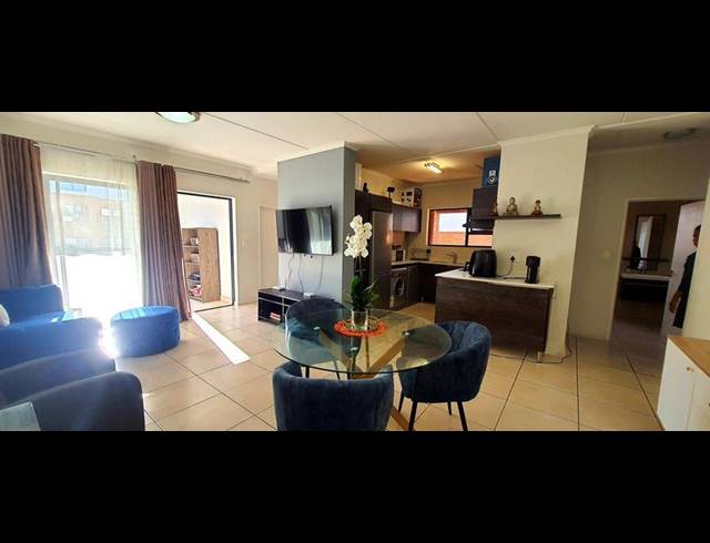 3 BEDROOM APARTMENT FOR SALE IN OLIVEDALE